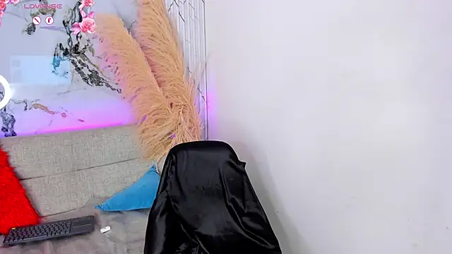 LiaFlowers online show from November 2025 08:41:02 PM