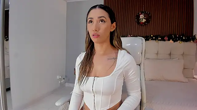 Emma23   online show from December 2025 06:15:01 AM