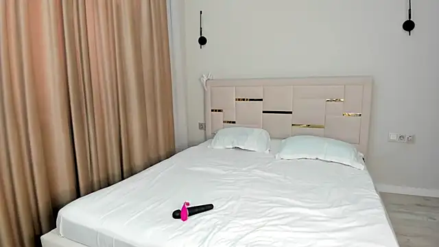 Lola Peach online show from April 2026 02:36:02 AM