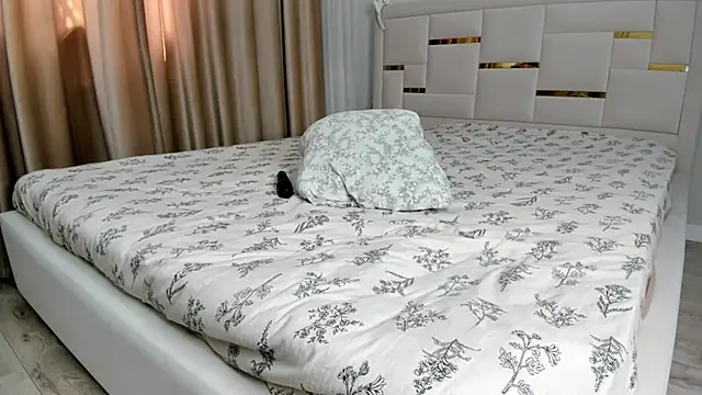 Snapshot of Lola_Peach chatting on June 2026 03:25:01 AM Lola Peach online show from June 2026 03:25:01 AM