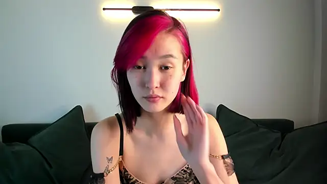 Lola Peach online show from September 2025 05:01:02 AM