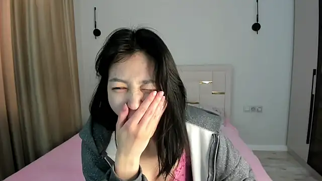 Lola Peach online show from April 2026 05:04:01 AM