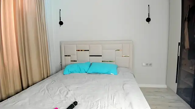 Lola Peach online show from March 2026 05:29:02 AM