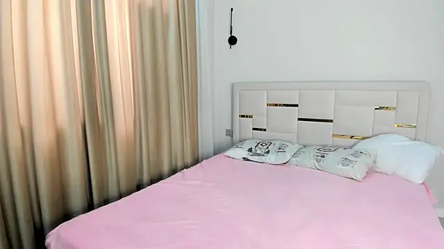 Lola Peach online show from April 2026 04:59:01 AM