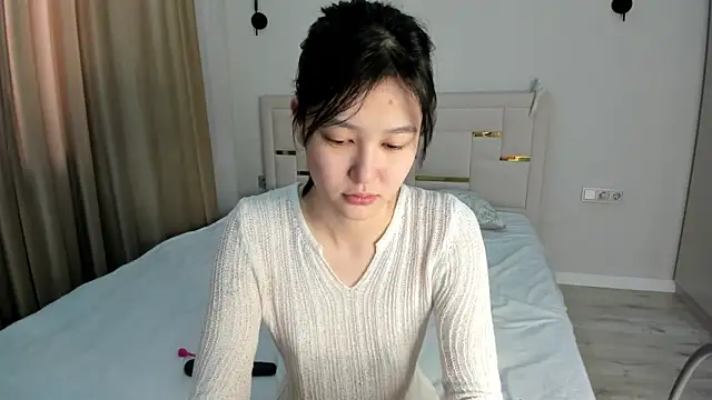 Lola Peach online show from March 2026 06:18:02 AM