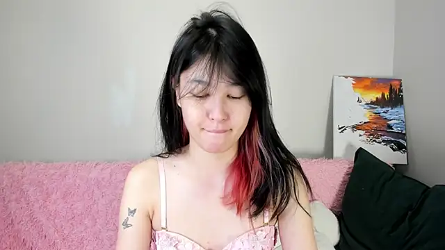 Snapshot of Lola_Peach chatting on July 2026 04:32:02 AM Lola Peach online show from July 2026 04:32:02 AM
