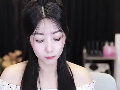 Nuyoah-77 online show from September 2025 04:23:02 PM