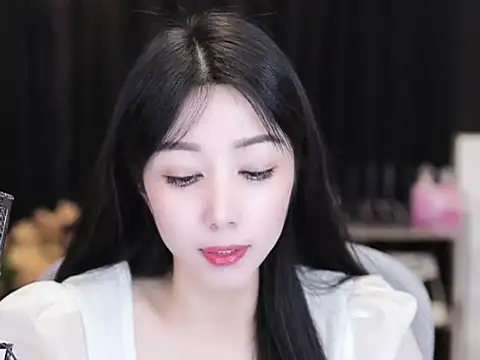 Nuyoah-77 online show from September 2025 04:31:01 PM