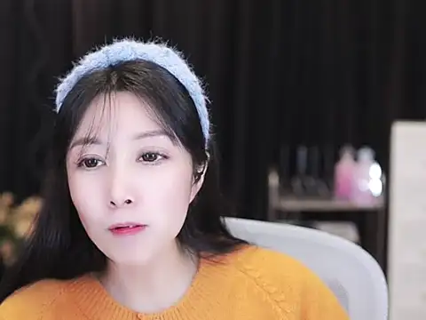 Nuyoah-77 online show from December 2025 02:40:01 PM