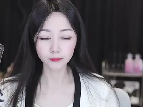 Nuyoah-77 online show from April 2026 04:47:01 AM