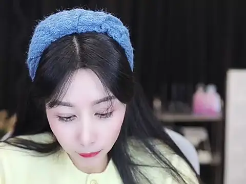 Nuyoah-77 online show from November 2025 02:28:02 PM