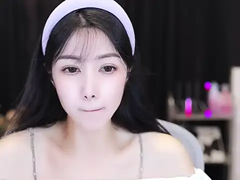 Nuyoah-77 online show from September 2025 04:51:01 PM