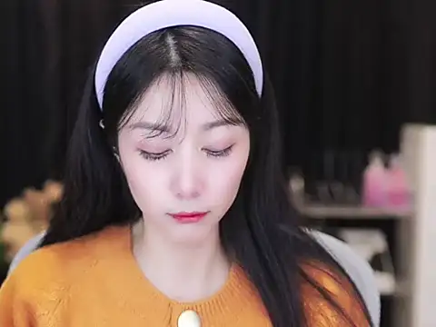 Nuyoah-77 online show from October 2025 03:53:01 PM