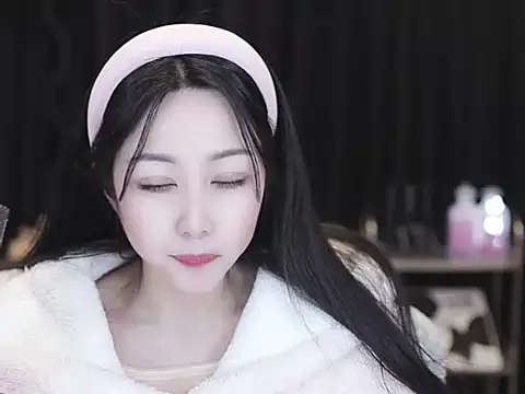 Nuyoah-77 online show from February 2026 12:16:01 PM