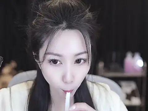 Nuyoah-77 online show from February 2026 01:18:01 PM