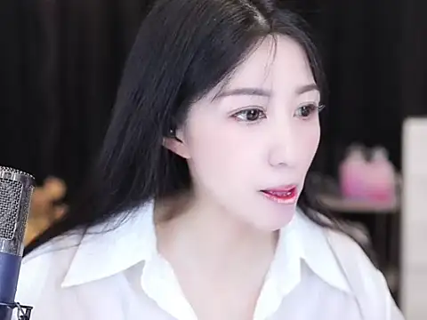 Nuyoah-77 online show from October 2025 04:00:01 PM