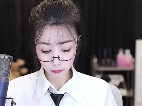 Nuyoah-77 online show from September 2025 04:03:02 PM