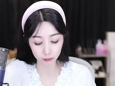 Nuyoah-77 online show from September 2025 04:07:01 PM