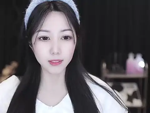 Nuyoah-77 online show from February 2026 01:33:02 PM