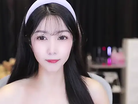 Nuyoah-77 online show from October 2025 03:56:01 PM