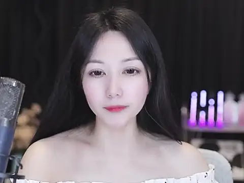 Nuyoah-77 online show from April 2026 03:18:01 PM