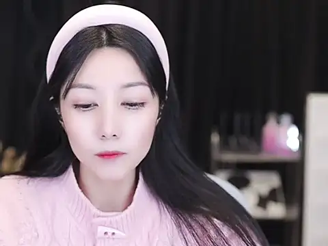 Nuyoah-77 online show from December 2025 01:32:02 PM