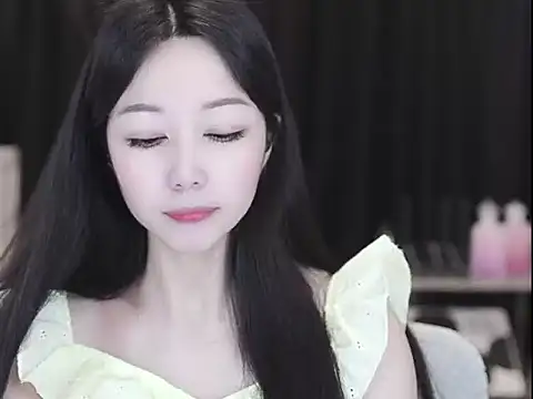 Nuyoah-77 online show from April 2026 06:25:01 AM