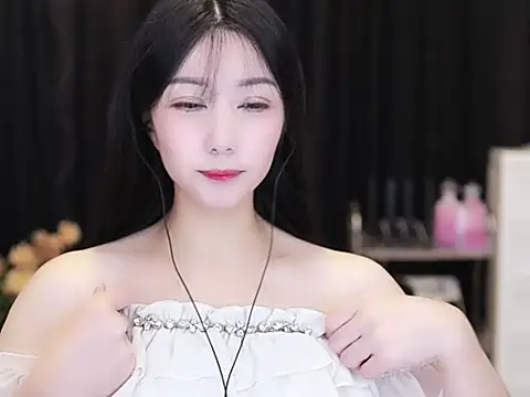 Nuyoah-77 online show from October 2025 04:08:02 PM