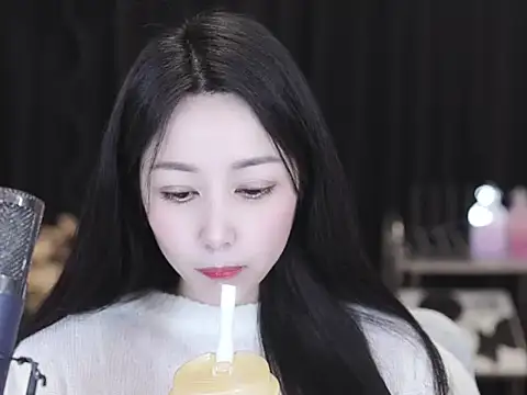 Nuyoah-77 online show from March 2026 09:00:02 AM