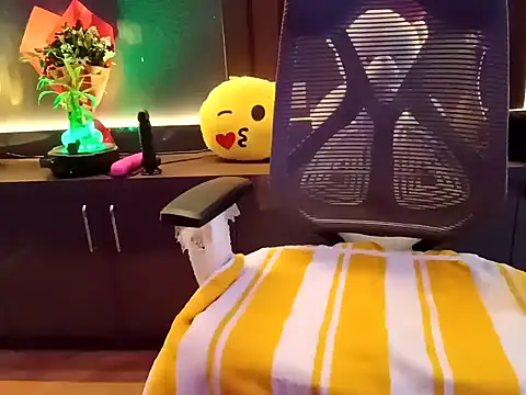 Snapshot of GoldnessAishu chatting on January 2025 07:42:02 PM GoldnessAishu online show from January 2025 07:42:02 PM