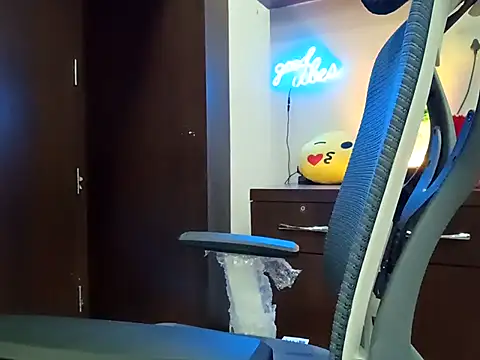 Snapshot of GoldnessAishu chatting on March 2025 08:31:02 PM GoldnessAishu online show from March 2025 08:31:02 PM