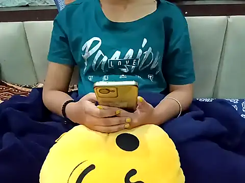 Snapshot of GoldnessAishu chatting on December 2024 05:15:02 PM GoldnessAishu online show from December 2024 05:15:02 PM