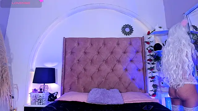 Snapshot of LadyAvalon chatting on November 2025 06:08:01 PM LadyAvalon online show from November 2025 06:08:01 PM