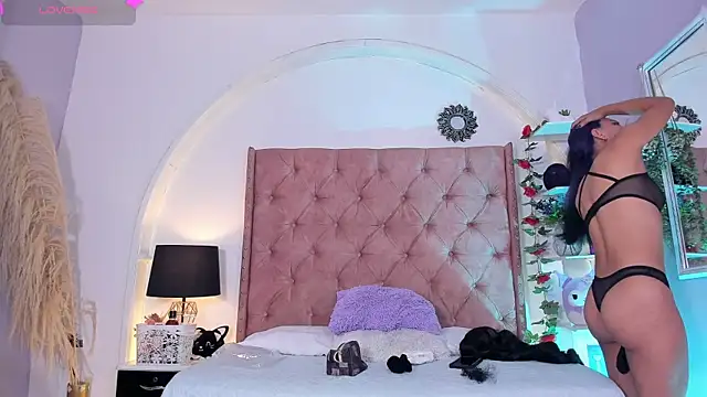 Snapshot of LadyAvalon chatting on December 2025 06:18:02 PM LadyAvalon online show from December 2025 06:18:02 PM