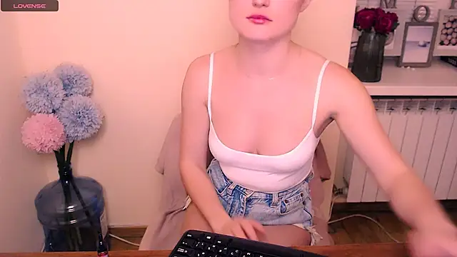 Felliciya online show from March 2025 11:58:02 AM