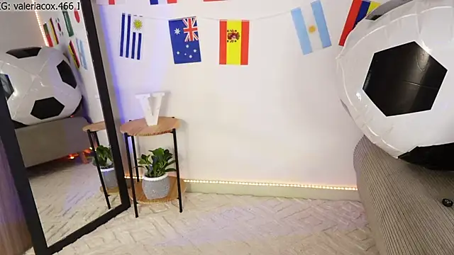 ValeriaCox online show from June 2026 11:43:01 AM