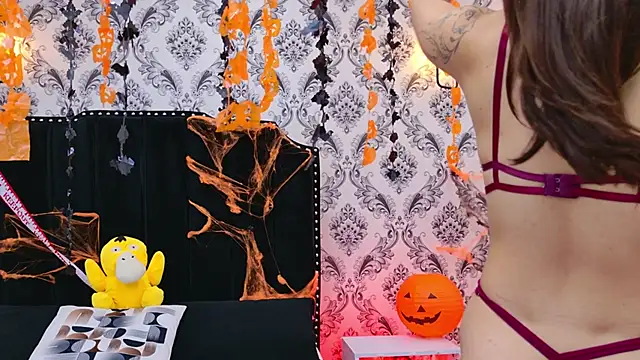 SaaraBrown online show from October 2025 12:17:01 PM