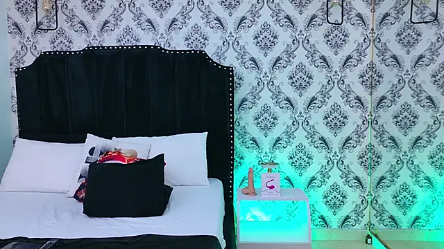 Snapshot of SaaraBrown chatting on November 2025 04:17:01 PM SaaraBrown online show from November 2025 04:17:01 PM