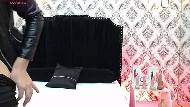 SaaraBrown online show from March 2025 12:23:01 PM
