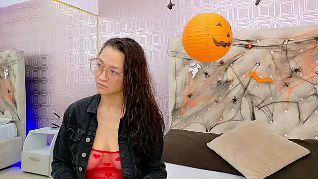 Snapshot of SaaraBrown chatting on October 2025 12:15:01 PM SaaraBrown online show from October 2025 12:15:01 PM