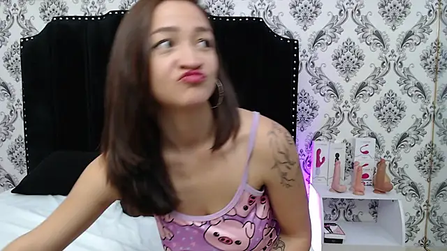 Snapshot of SaaraBrown chatting on March 2025 04:10:02 PM SaaraBrown online show from March 2025 04:10:02 PM