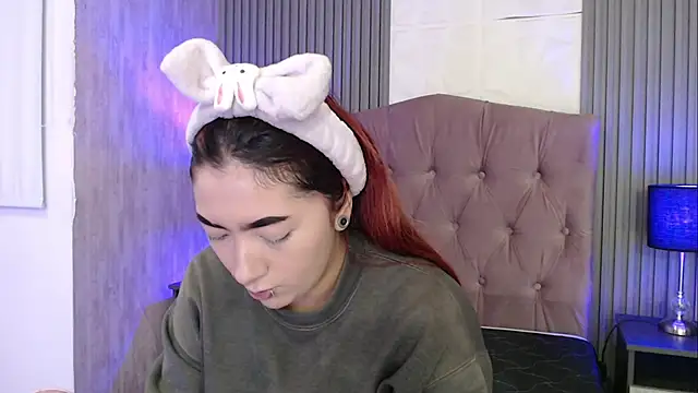 Mia Rinn online show from November 2025 01:59:01 PM