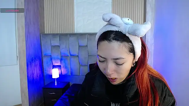 Mia Rinn online show from October 2025 01:52:01 PM