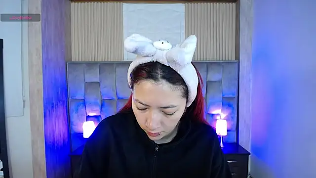 Mia Rinn online show from October 2025 01:23:01 PM