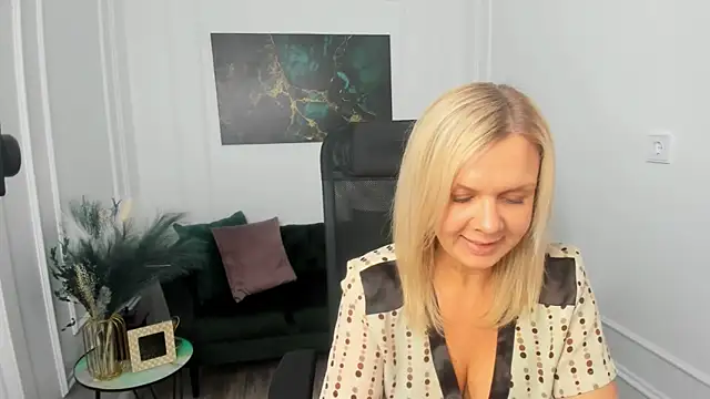 AgathaKlouin online show from March 2026 11:33:02 AM