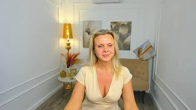 AgathaKlouin online show from April 2026 06:10:01 PM