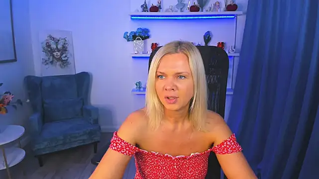 AgathaKlouin online show from October 2025 07:46:01 PM