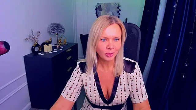 AgathaKlouin online show from December 2025 07:15:02 PM