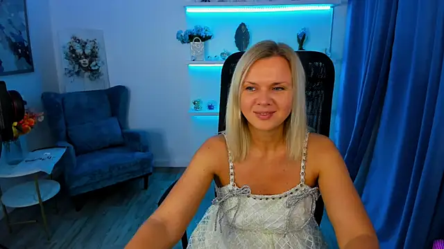 AgathaKlouin online show from November 2025 07:08:02 PM