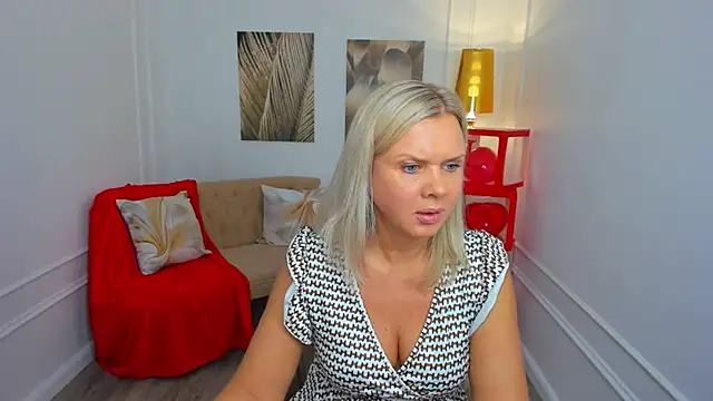 AgathaKlouin online show from February 2026 07:13:01 PM